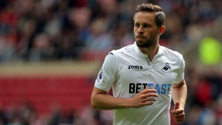 国安球迷跟河南球迷在烧烤店发生冲突，涉事球迷已经被警察带走（烧烤店内国安与河南球迷发生冲突，涉事球迷已被警方带走）