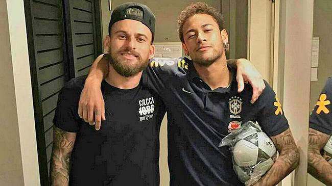 翻修球场，“连滚带爬”为的是“从从容容”（修缮球场：当下的“连滚带爬”，只为明日的“从容不迫”）