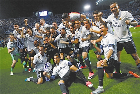 比朔夫：祝贺卡尔完成德青队首秀，他每次拿球观众都惊叹不已（比朔夫：恭喜卡尔完成德国青年队处子秀，每次触球都令全场惊叹）